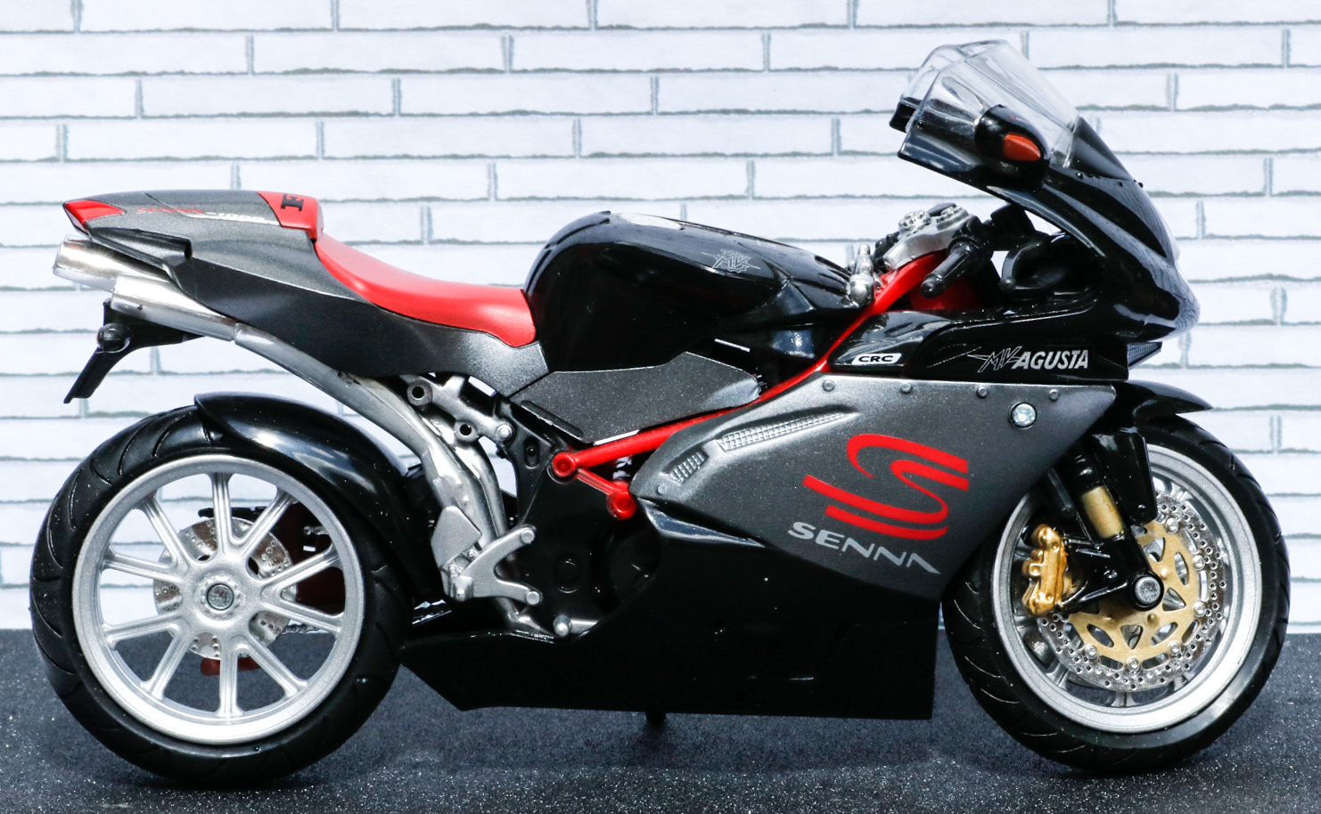 New Ray 1-12 MV Agusta F4 Senna